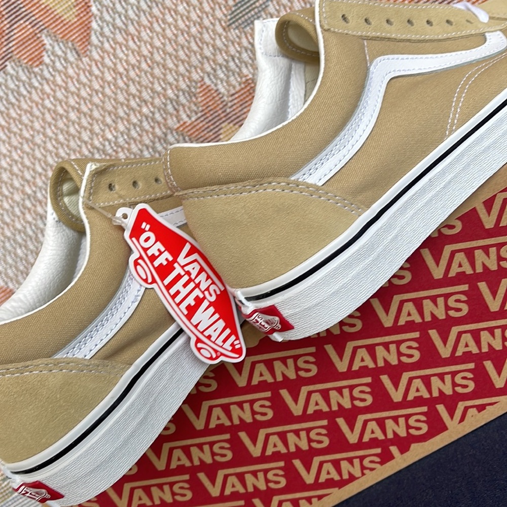 Vans WMNS Old Skool
Taos Taupe
VN0A3WKTYUU
Sneakers G - Picture 15 of 16